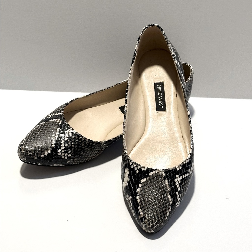 Nine West Speakup Gray Snake Print Textures Leather Flats sz 6